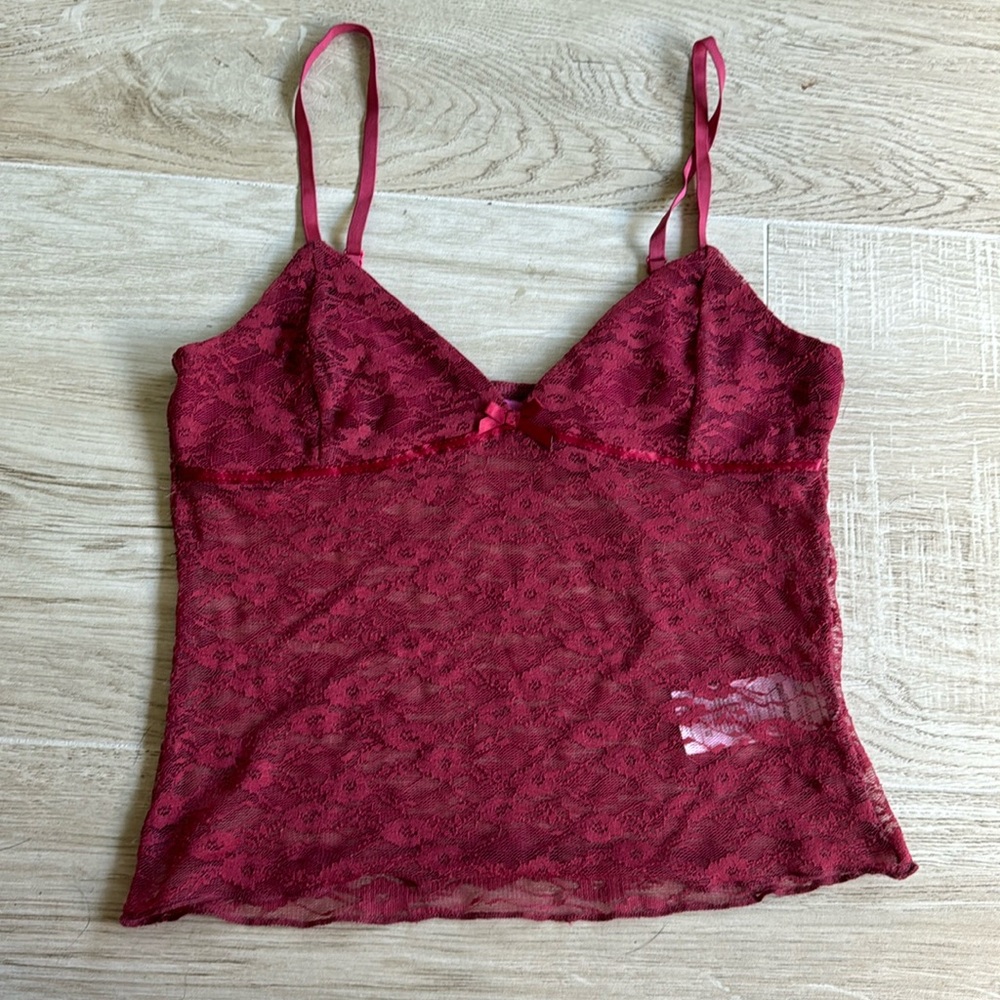 red lace tight top from edikted. so cute and flattering